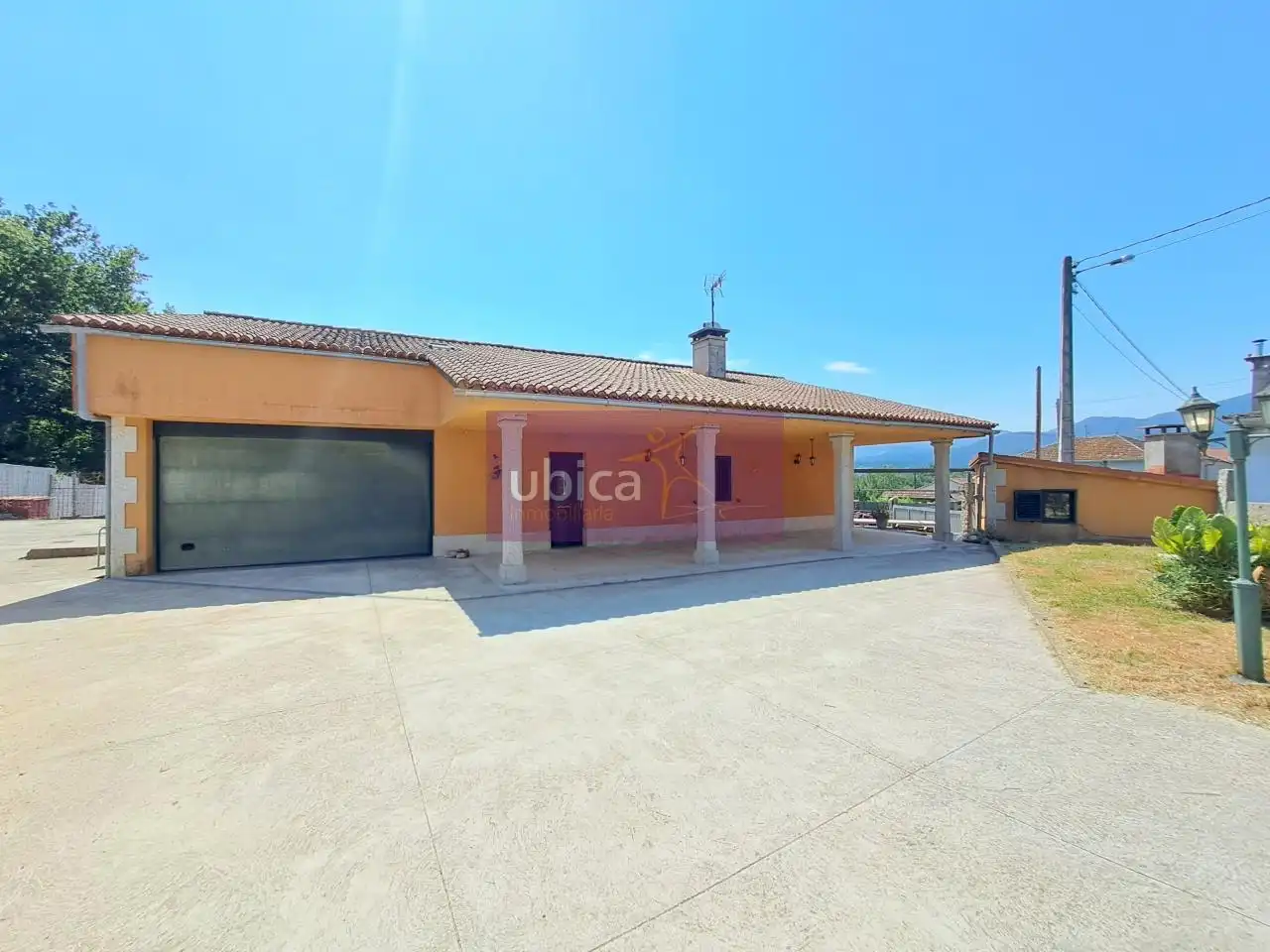 Außenansicht von Haus oder Chalet zum Verkauf in Tui mit Heizung, Privatgarten und Terrasse