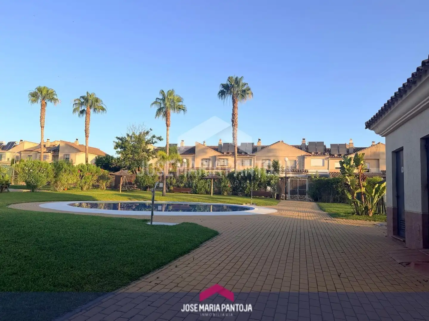 Adosado con piscina en venta en Jerez Sur