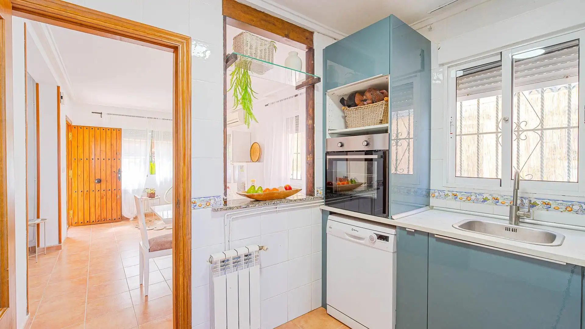 Cocina de Casa adosada en venta en Orihuela con Aire acondicionado, Calefacción y Jardín privado