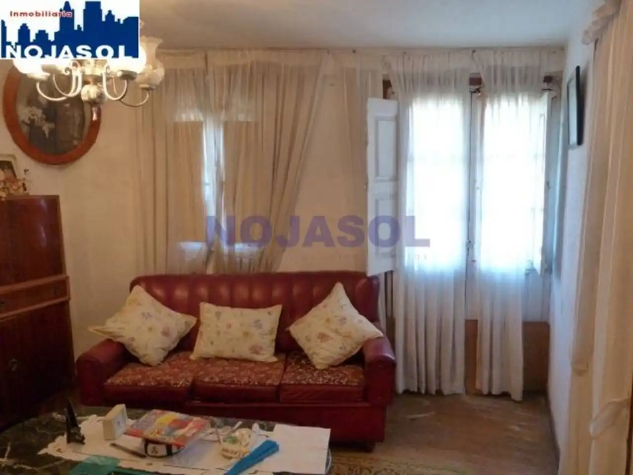 Sala d'estar de Casa adosada en venda en Escalante amb Moblat