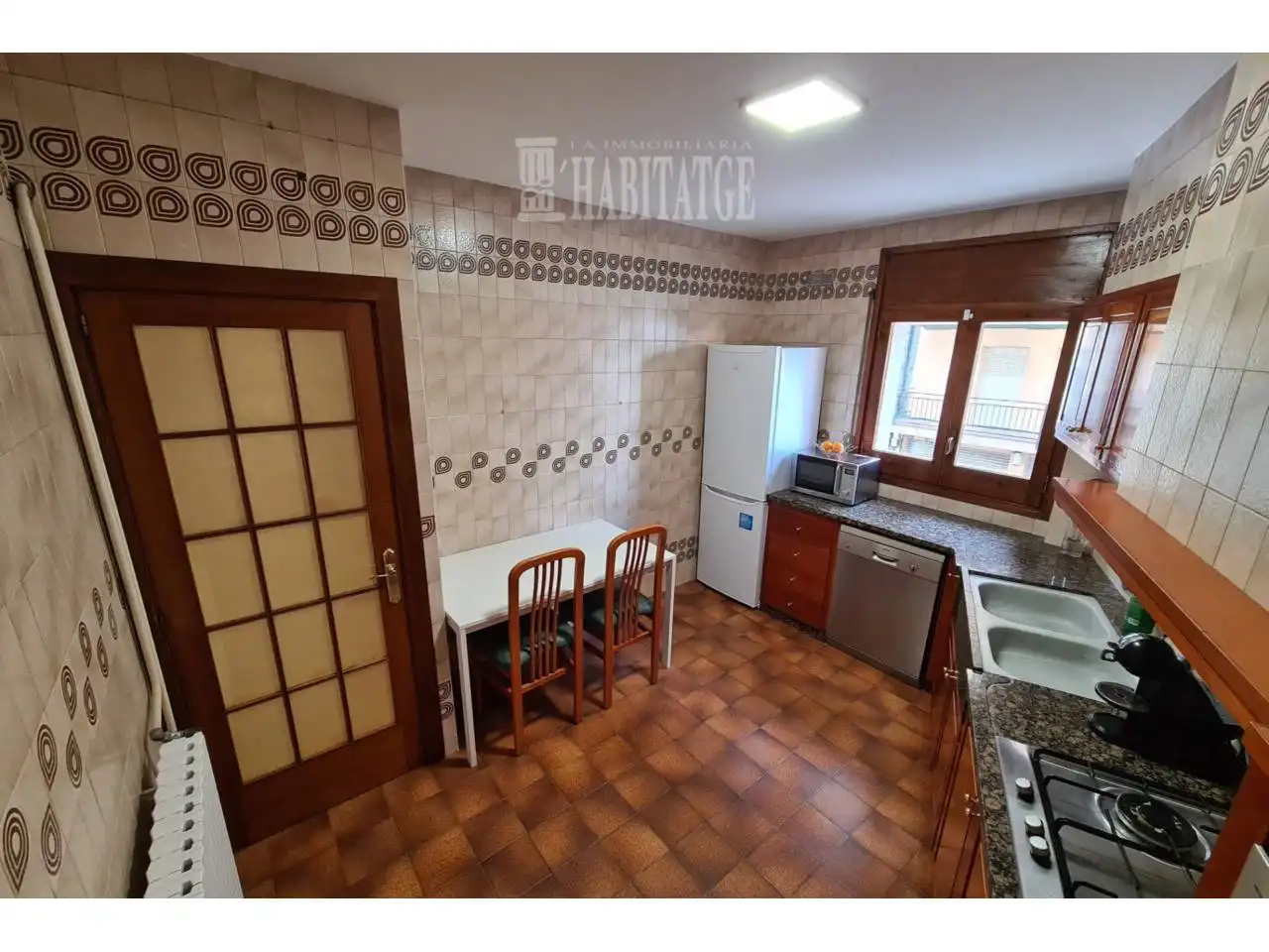 Cuina de Pis en venda en Vic amb Traster i Balcó