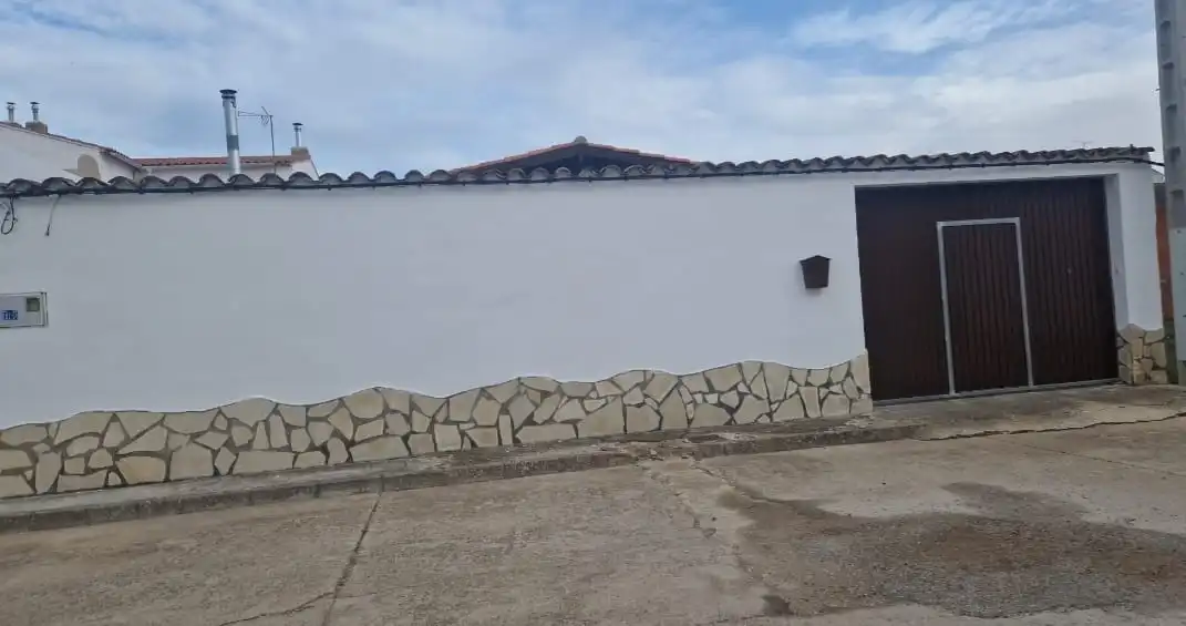 Exterior view of Houses for sale in Almodóvar del Pinar  with Air Conditioner, Private garden and Storage room