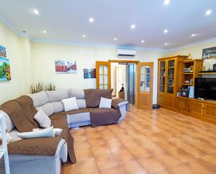Sala d'estar de Casa o xalet en venda en Chipiona amb Aire condicionat, Calefacció i Jardí privat