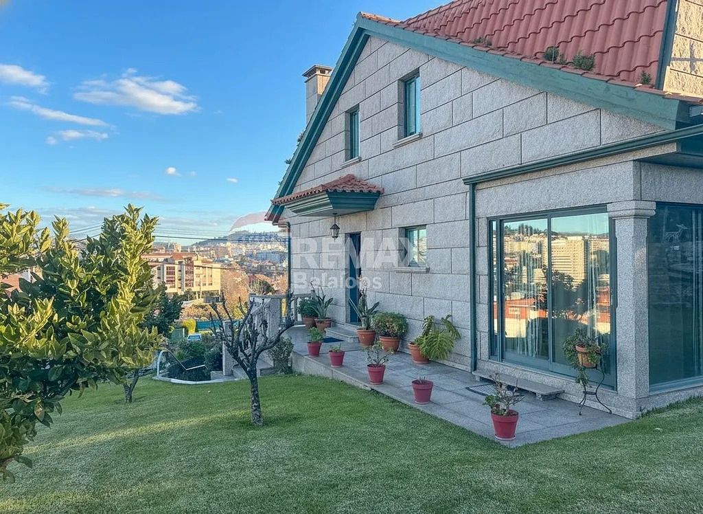 Vista exterior de Casa o chalet en venta en Vigo  con Calefacción, Jardín privado y Terraza