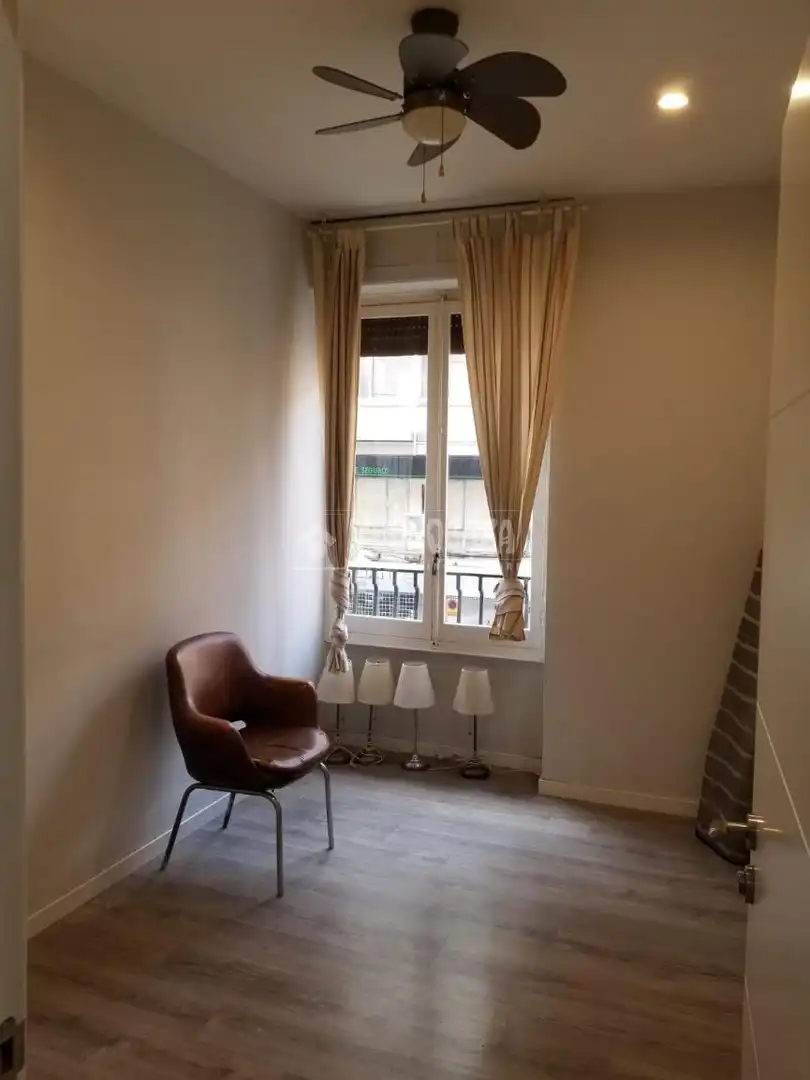 Habitación de Piso en venta en Madrid con Calefacción