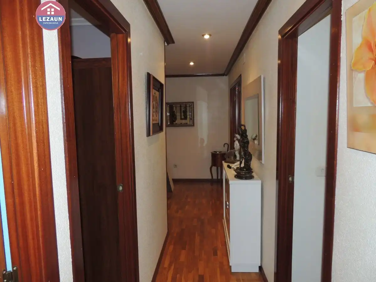 Flat for sale in Funes  with Air Conditioner, Heating and Parquet flooring