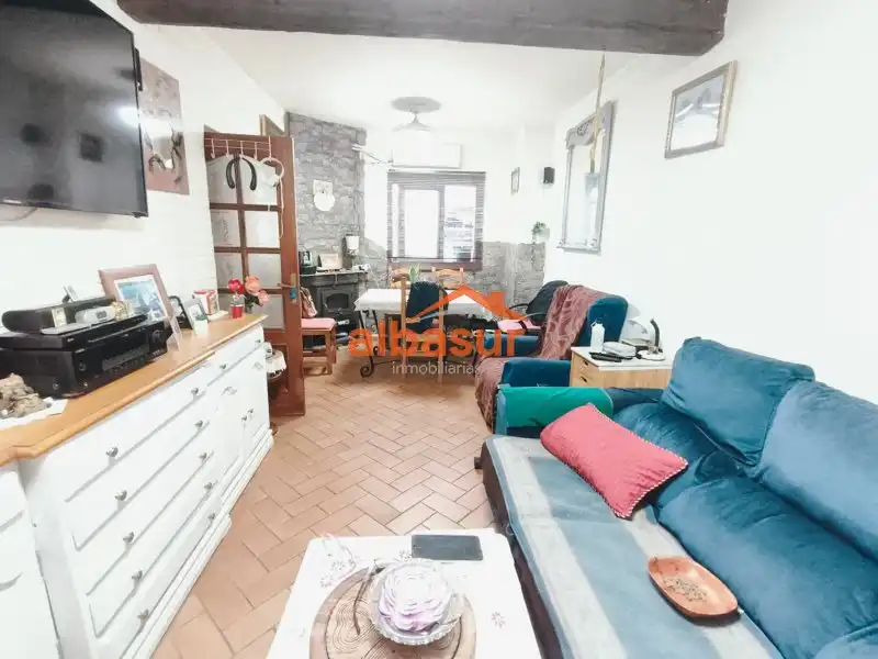 Sala d'estar de Casa adosada en venda en Córdoba amb Aire condicionat, Terrassa i Traster