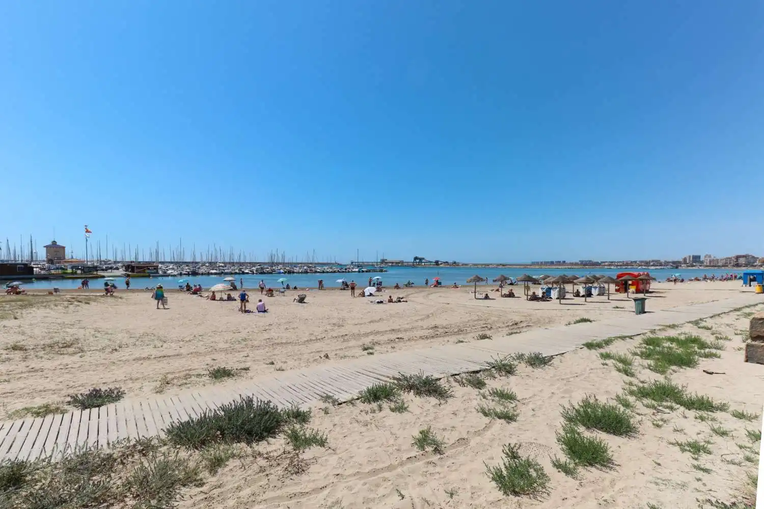 Vista exterior de Local en venda en Torrevieja