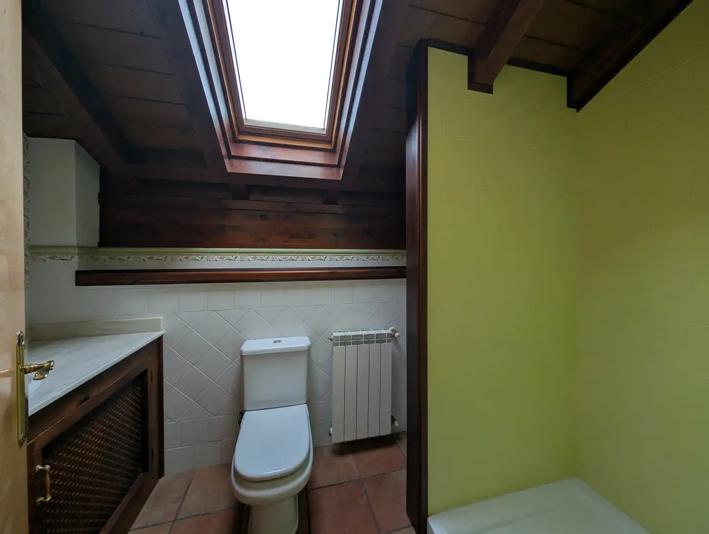 Bany de Casa o xalet en venda en Val de San Vicente  amb Calefacció, Terrassa i Traster