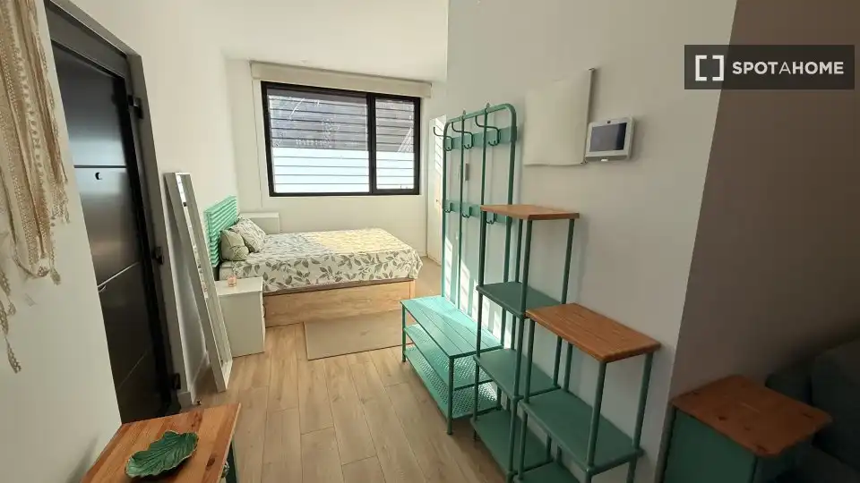 Bedroom of Flat for rent in Madrid  with Air Conditioner, Heating and Furnished