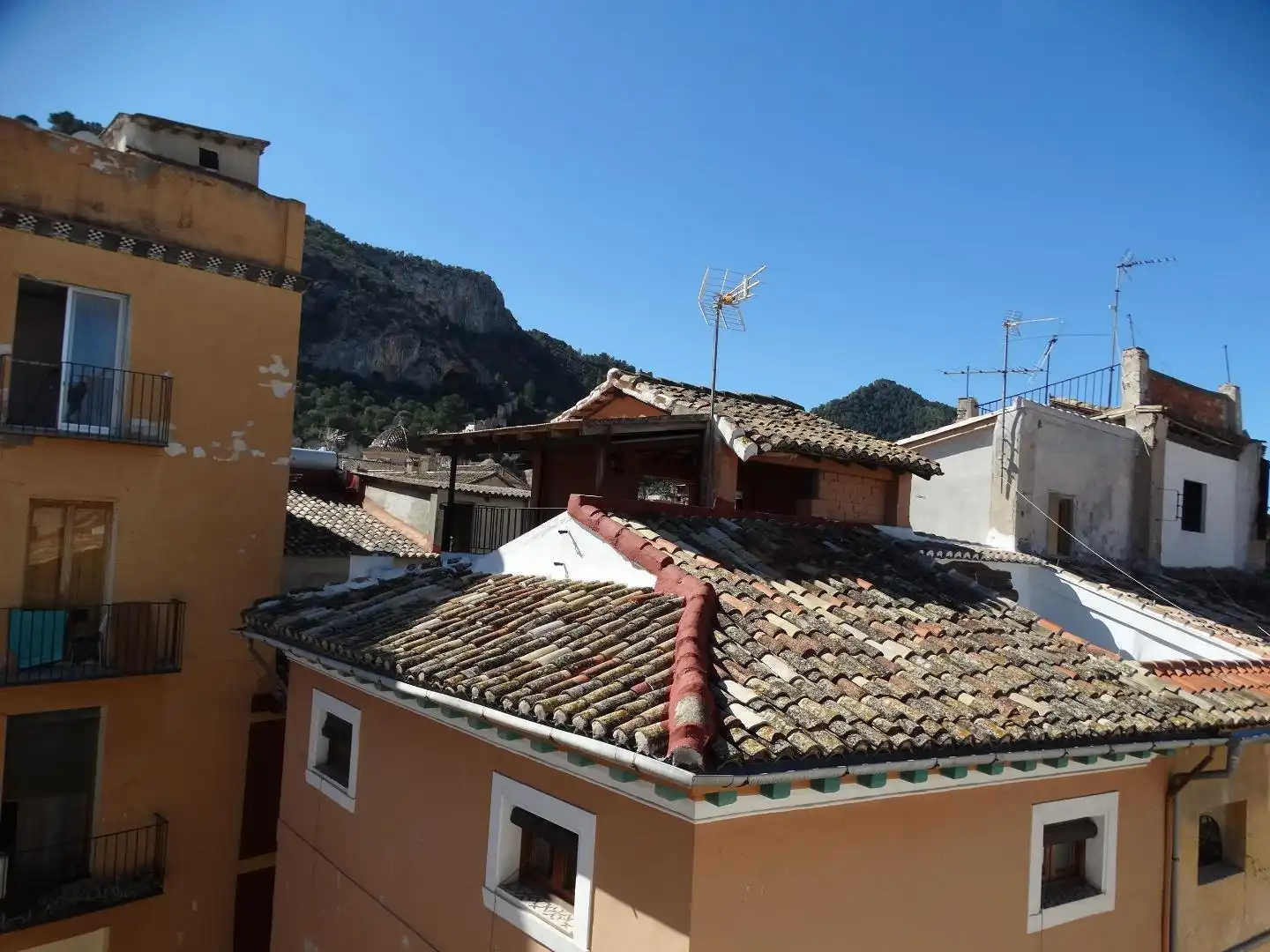Vista exterior de Casa adosada en venda en Xàtiva amb Traster