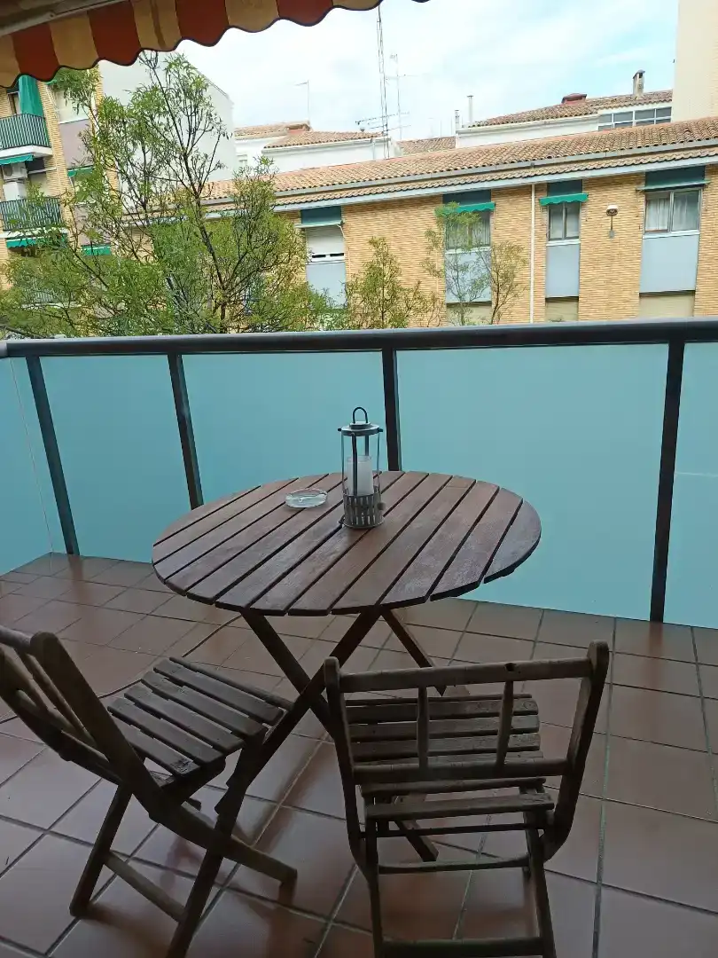 Terrassa de Pis en venda en  Huesca Capital amb Aire condicionat, Piscina i Balcó