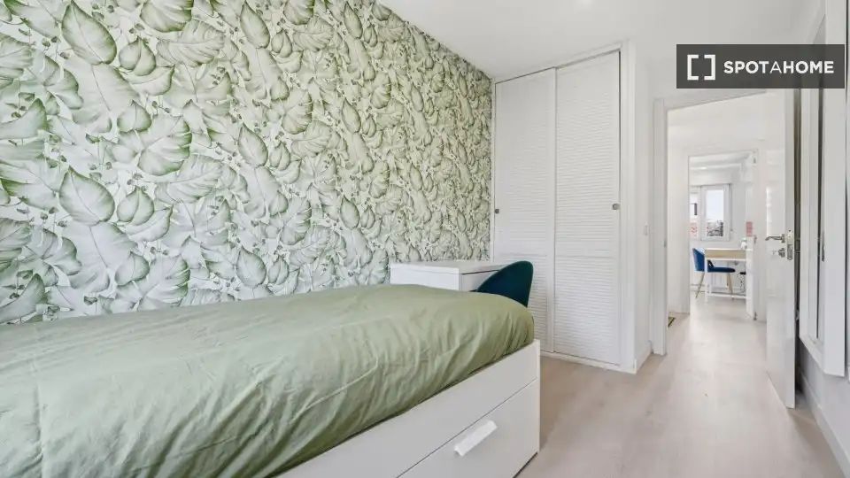 Room in Tres Olivos - Valverde