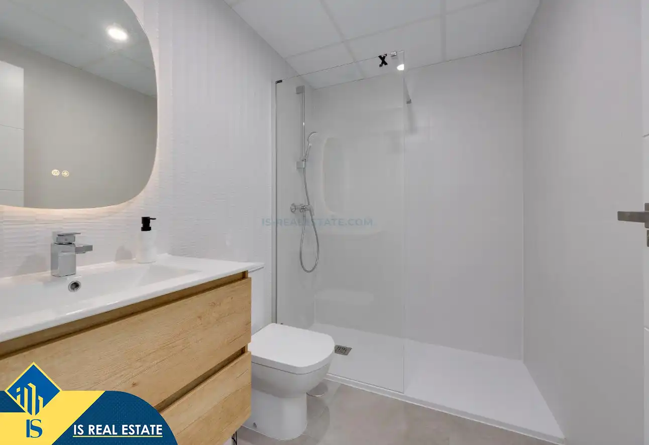 Bathroom of Attic for sale in Orihuela  with Air Conditioner, Heating and Terrace