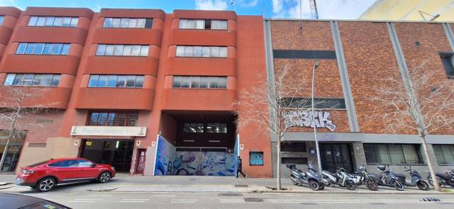 Garaje en Alquiler en Barcelona - Calle ALABA en El Parc i la Llacuna del Poblenou