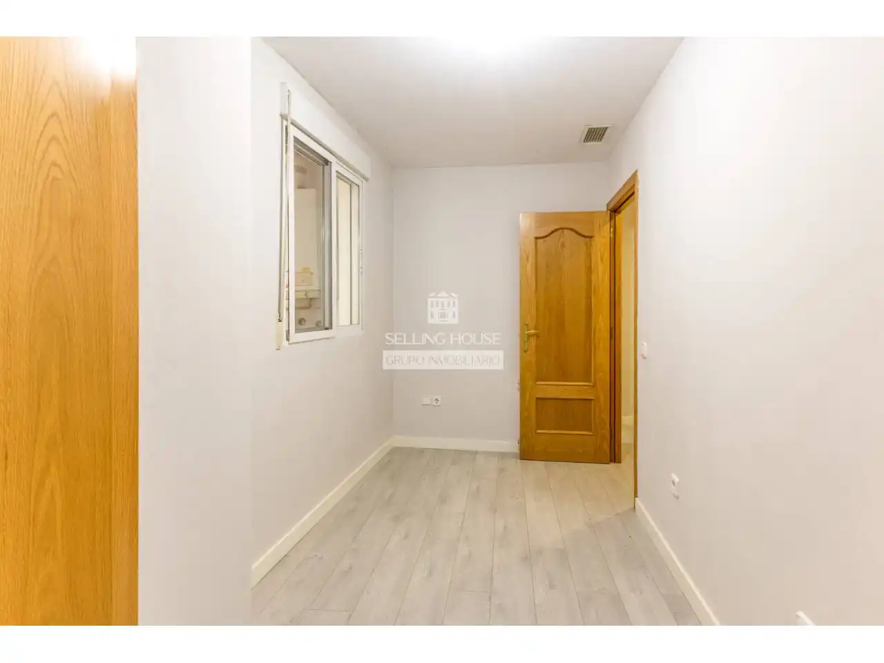 Bedroom of Flat for sale in Valencia  with Heating, Parquet flooring and Balcony