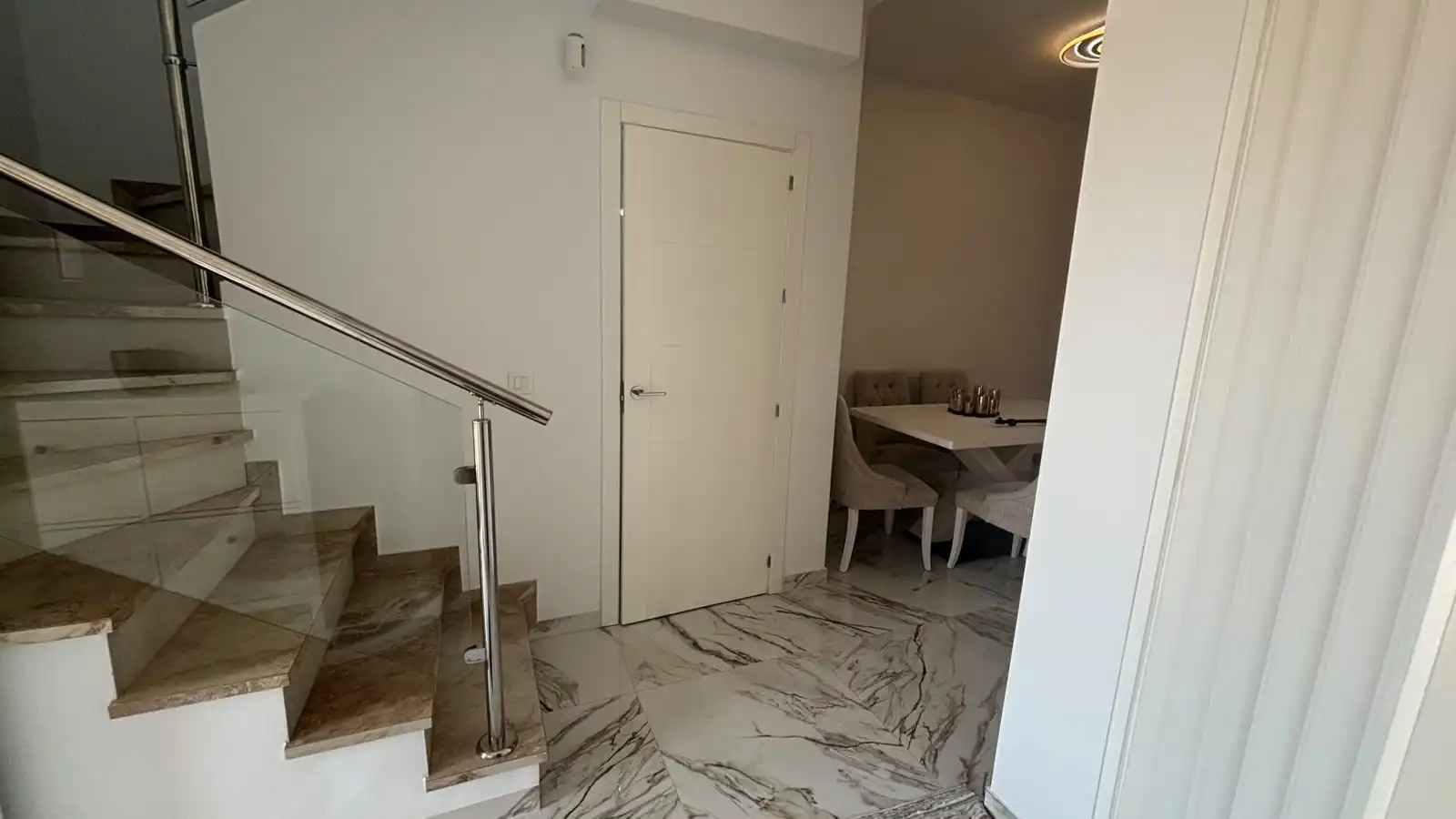 Casa adosada en venda en Huévar del Aljarafe amb Aire condicionat, Traster i Alarma