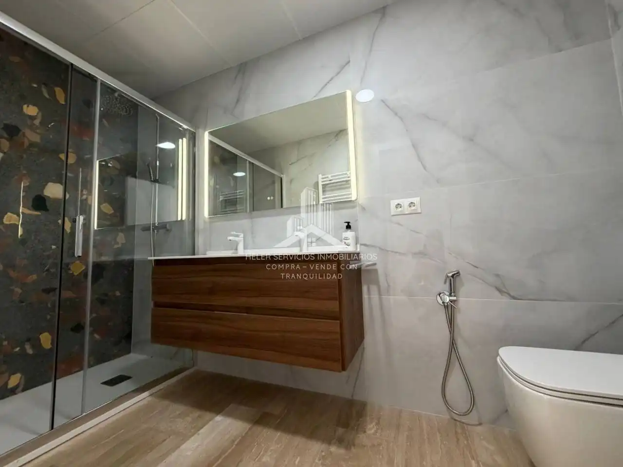 Baño de Piso de alquiler en Castellón de la Plana / Castelló de la Plana con Parquet y Amueblado