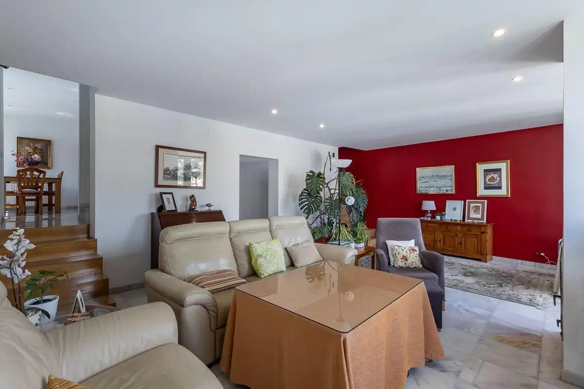 Sala d'estar de Casa o xalet en venda en Granada amb Aire condicionat, Calefacció i Jardí privat