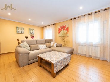 Flat for sale in Calle Pardo de Santallana