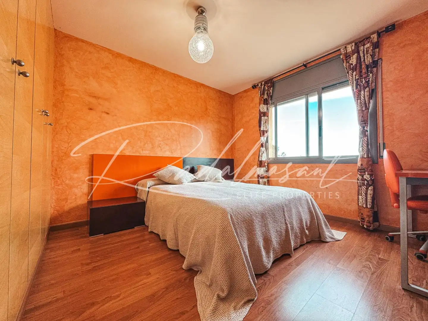 Schlafzimmer von Einfamilien-Reihenhaus zum Verkauf in Perafort mit Klimaanlage, Privatgarten und Parkett
