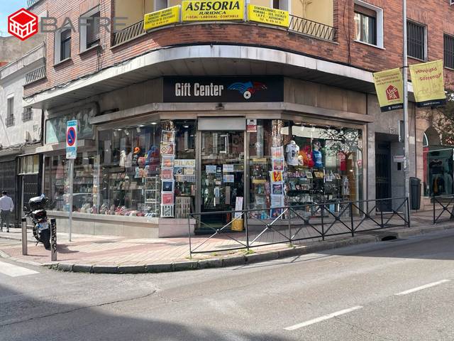 Local comercial en Venta en Calle Marcelo Usera en Almendrales