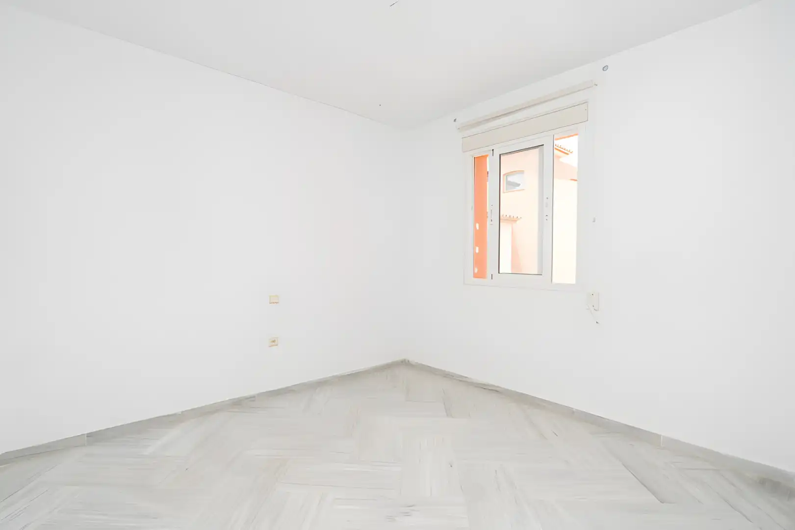 Schlafzimmer von Einfamilien-Reihenhaus zum Verkauf in Estepona mit Klimaanlage, Privatgarten und Terrasse