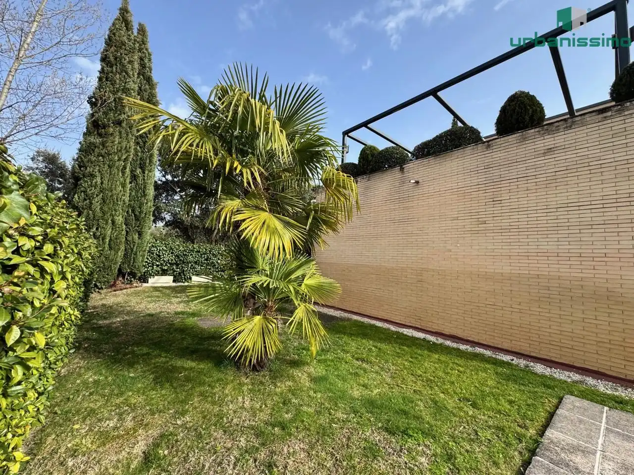 Garden of Detached homes for sale in Madrid  with Air Conditioner, Heating and Private garden