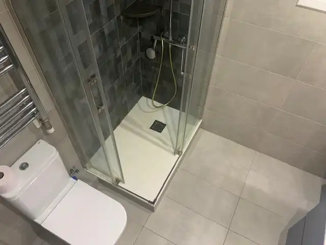 Badezimmer von Dachboden zum Verkauf in Badalona mit Klimaanlage, Heizung und Terrasse