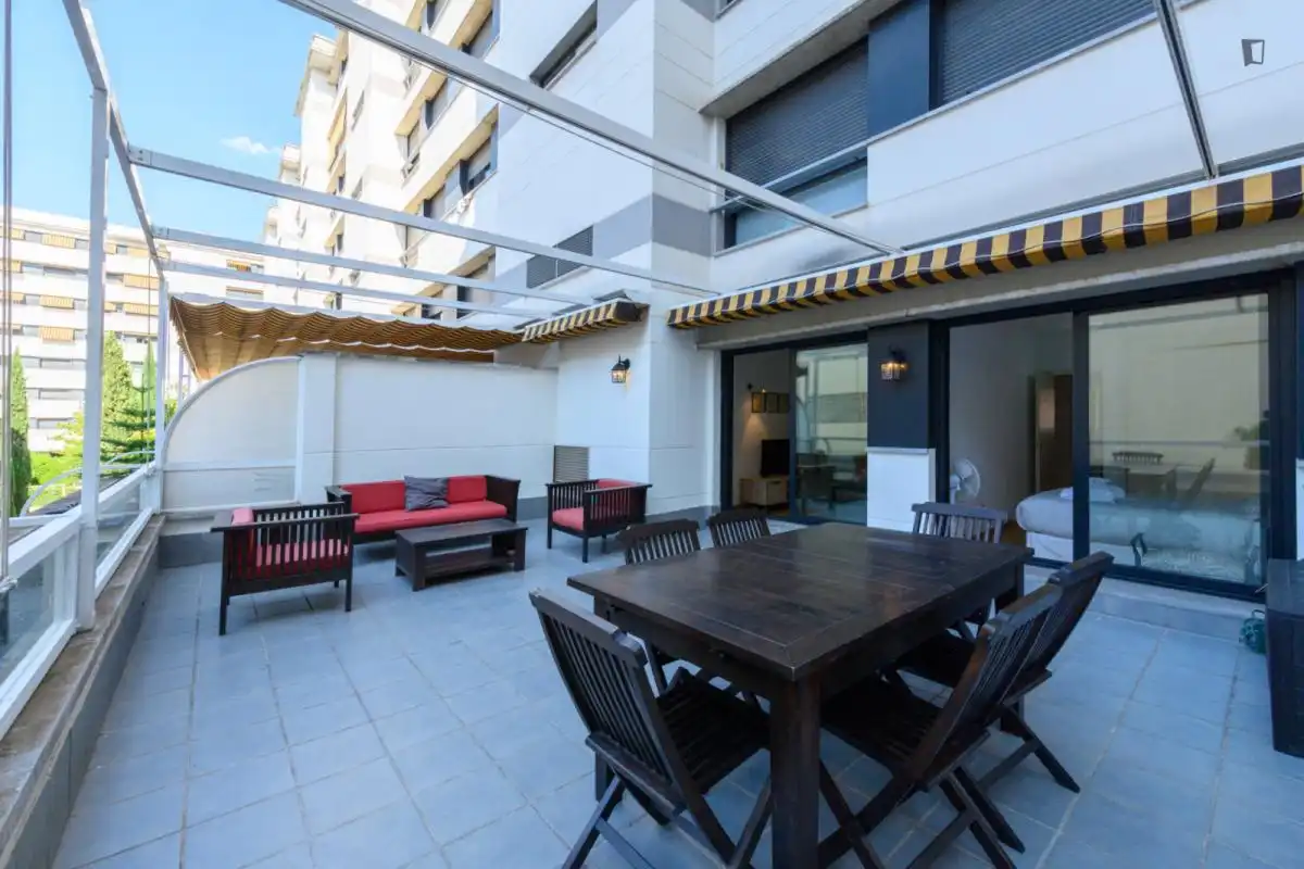 Terrassa de Apartament de lloguer en Madrid amb Calefacció, Moblat i Forn