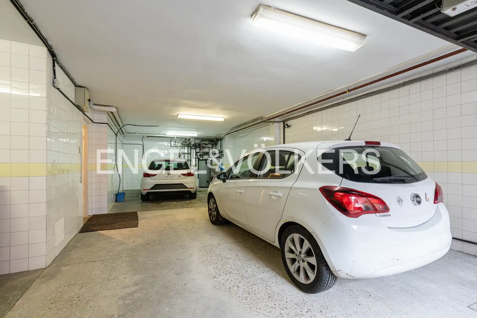 Parking de Casa o chalet en venta en Madrid con Aire acondicionado, Calefacción y Jardín privado