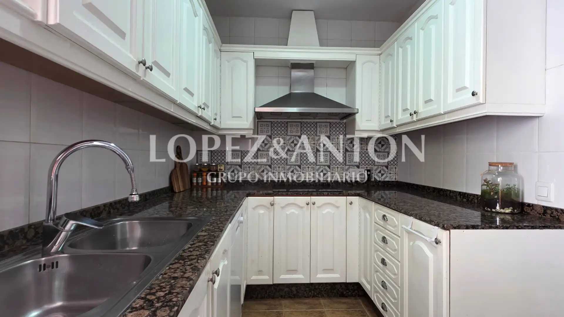Kitchen of Detached homes for sale in La Pobla de Vallbona  with Air Conditioner, Terrace and Swimming Pool