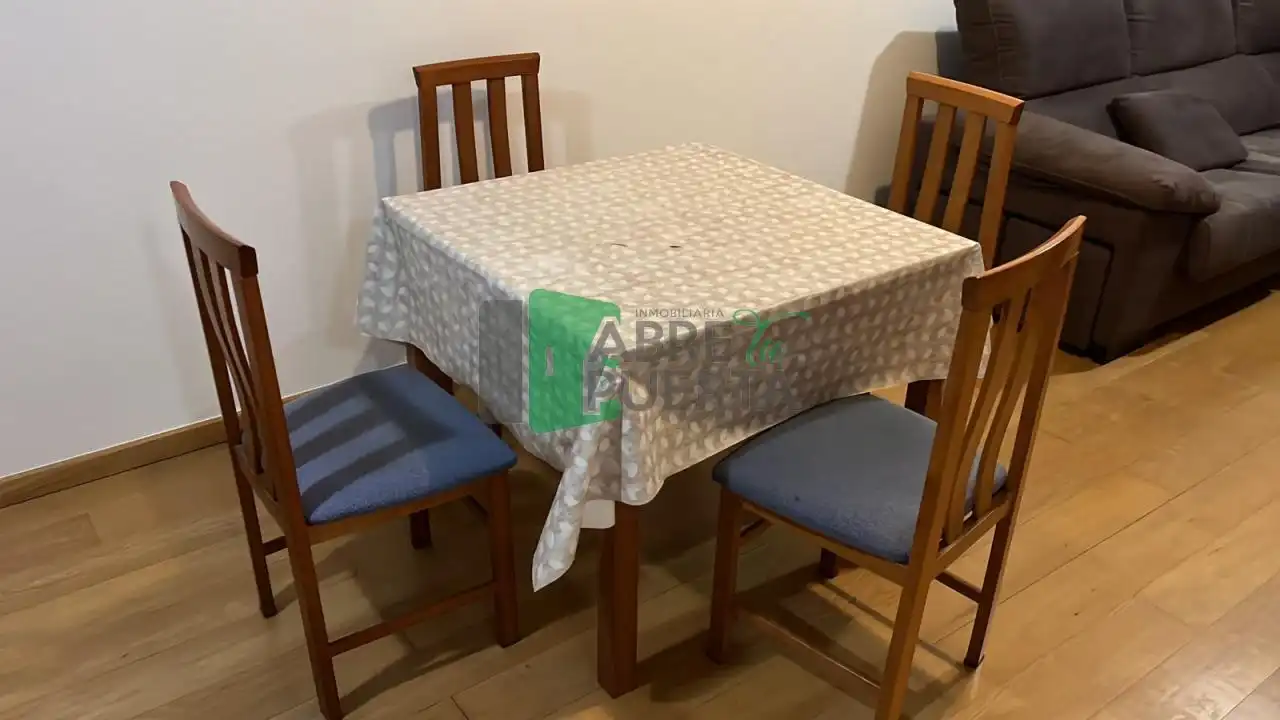 Comedor de Piso de alquiler en Ourense Capital  con Calefacción, Trastero y Amueblado