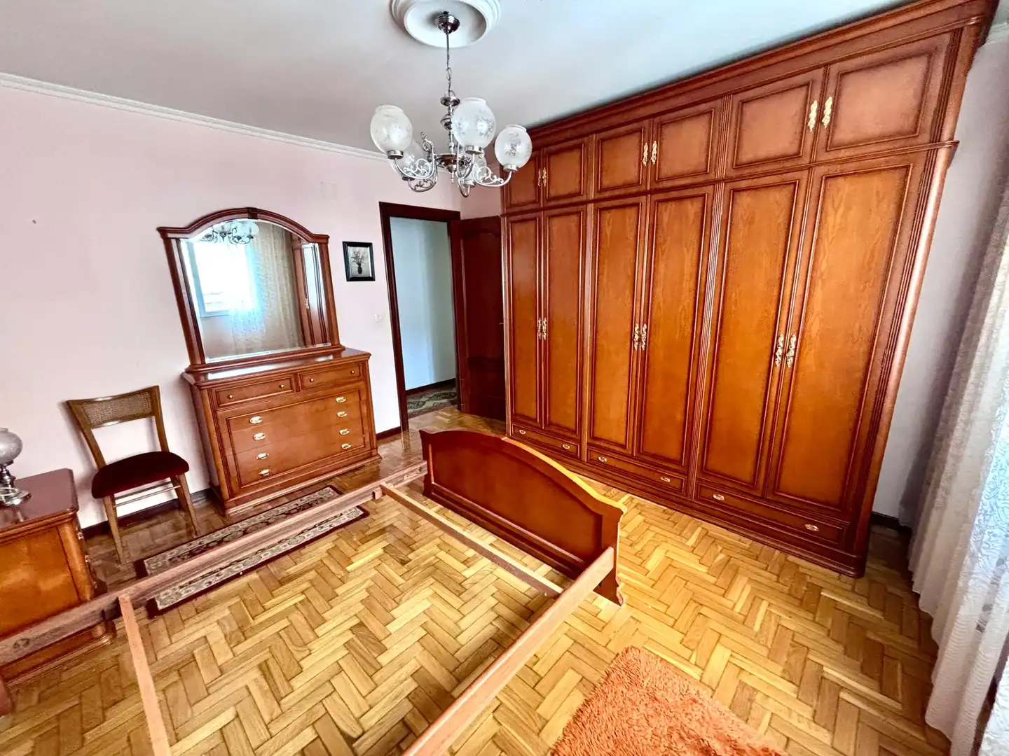 Habitación de Piso en venta en Gijón  con Calefacción, Parquet y Terraza
