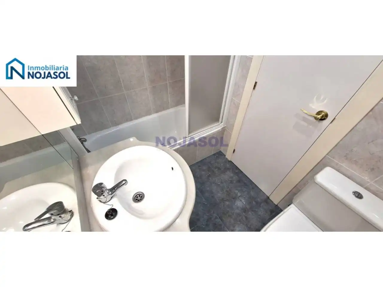 Bany de Apartament en venda en Noja amb Calefacció, Terrassa i Traster