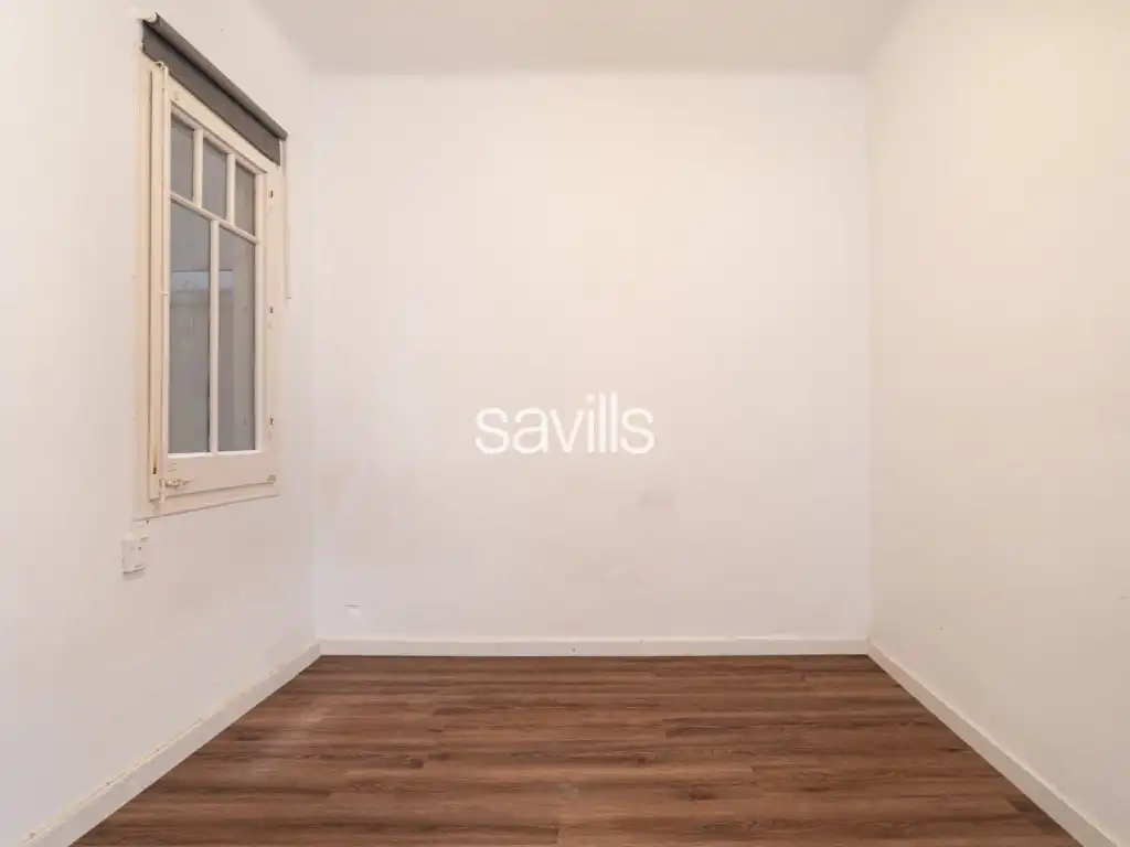 Dormitori de Apartament en venda en Barcelona amb Aire condicionat i Balcó