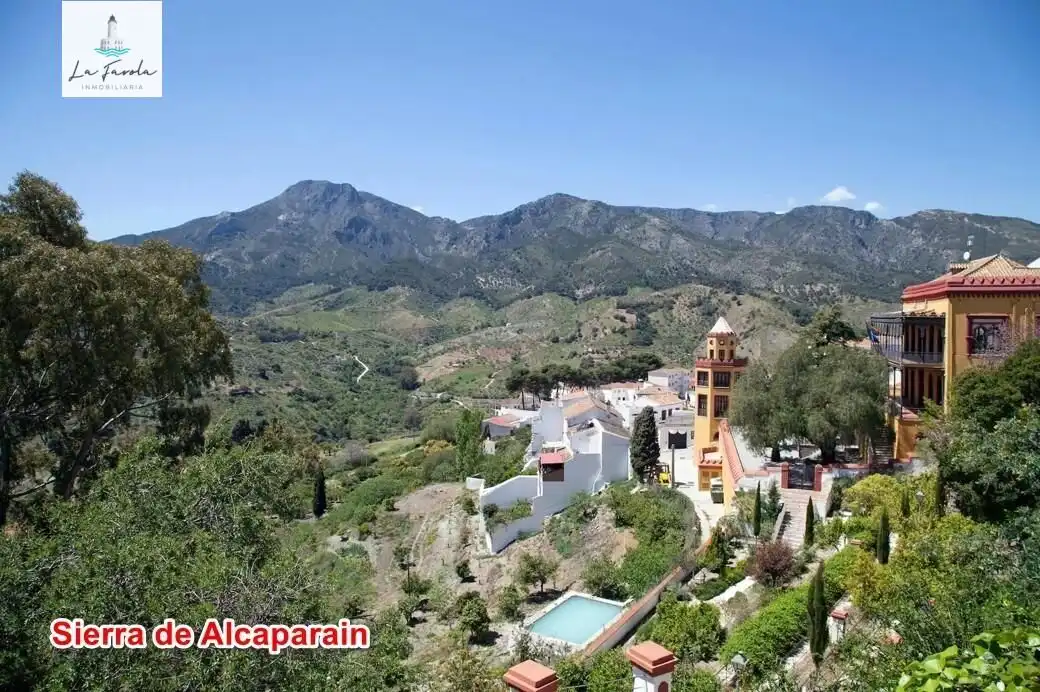 Vista exterior de Casa o xalet en venda en Carratraca amb Aire condicionat, Jardí privat i Terrassa