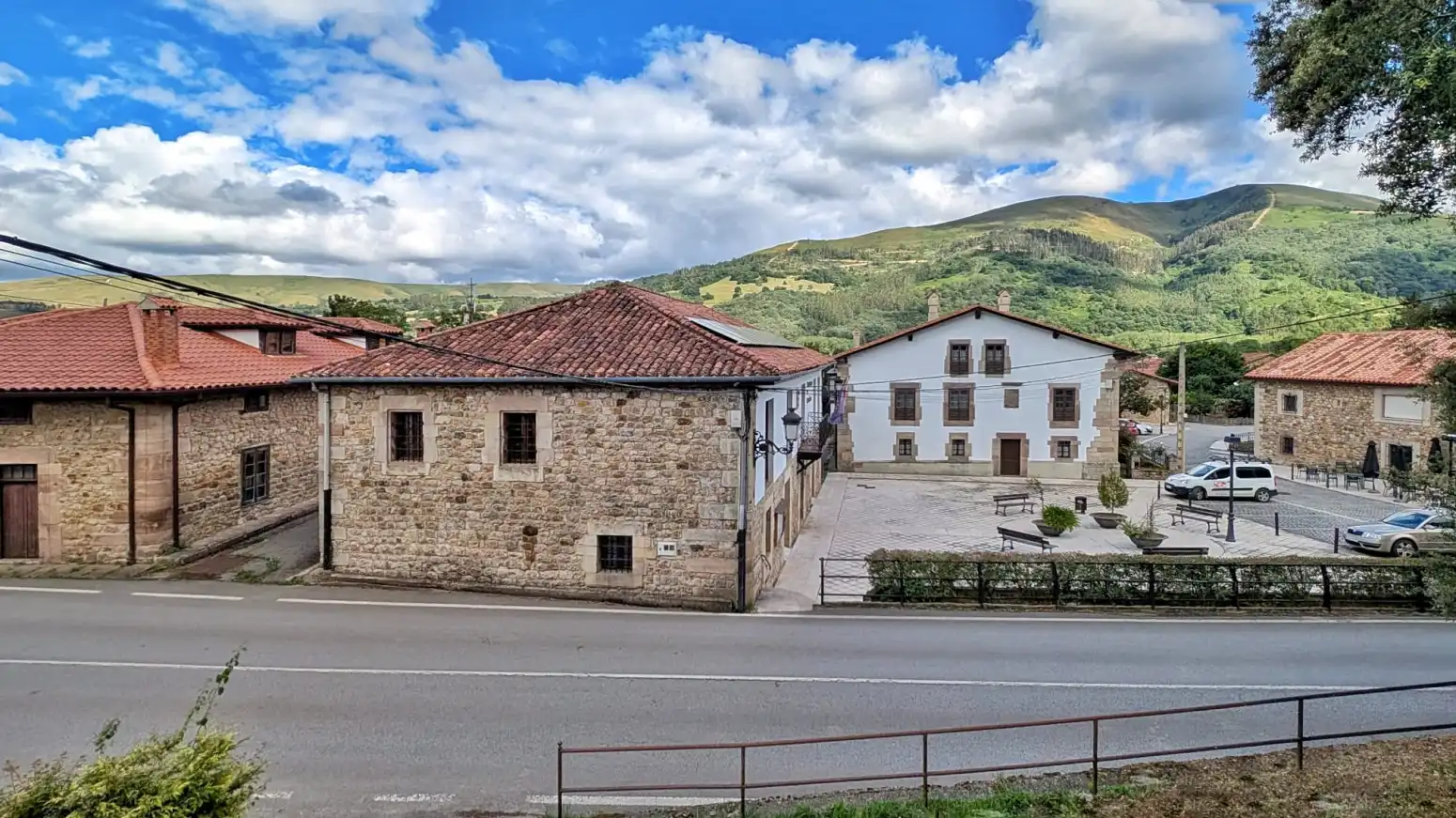 Vista exterior de Casa o xalet en venda en Cabuérniga amb Jardí privat