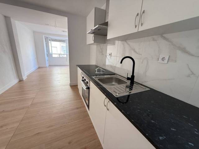 Piso en Venta en Cabanes, 1 en Estación - Universidad