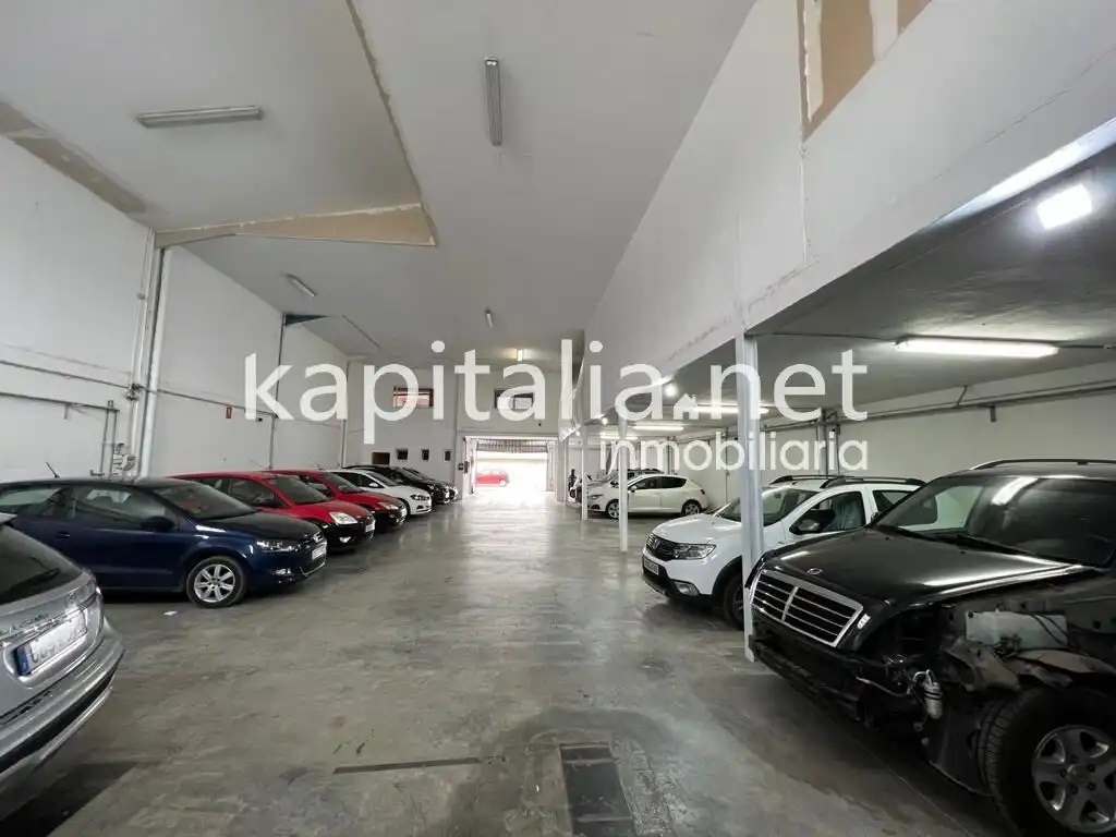 Parkplatz von Fabrikhallen zum Verkauf in Xàtiva mit Heizung