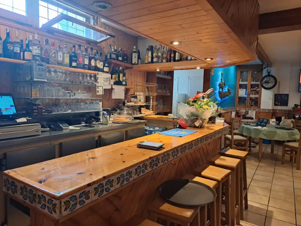 Local en traspaso en Alp con Calefacción, Parquet y Terraza