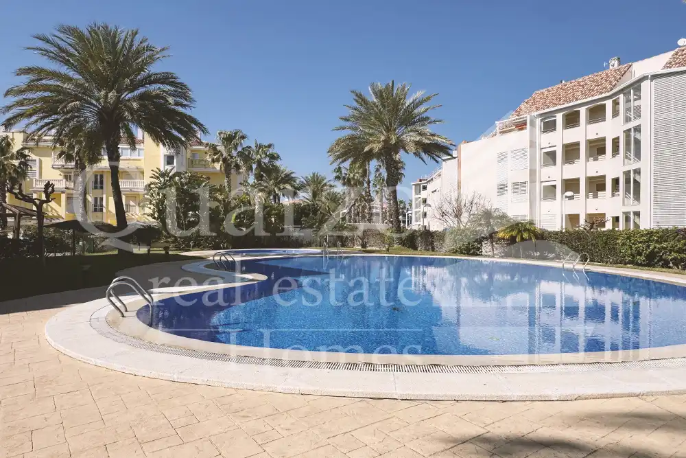 Piscina de Apartament en venda en Dénia amb Aire condicionat, Calefacció i Terrassa
