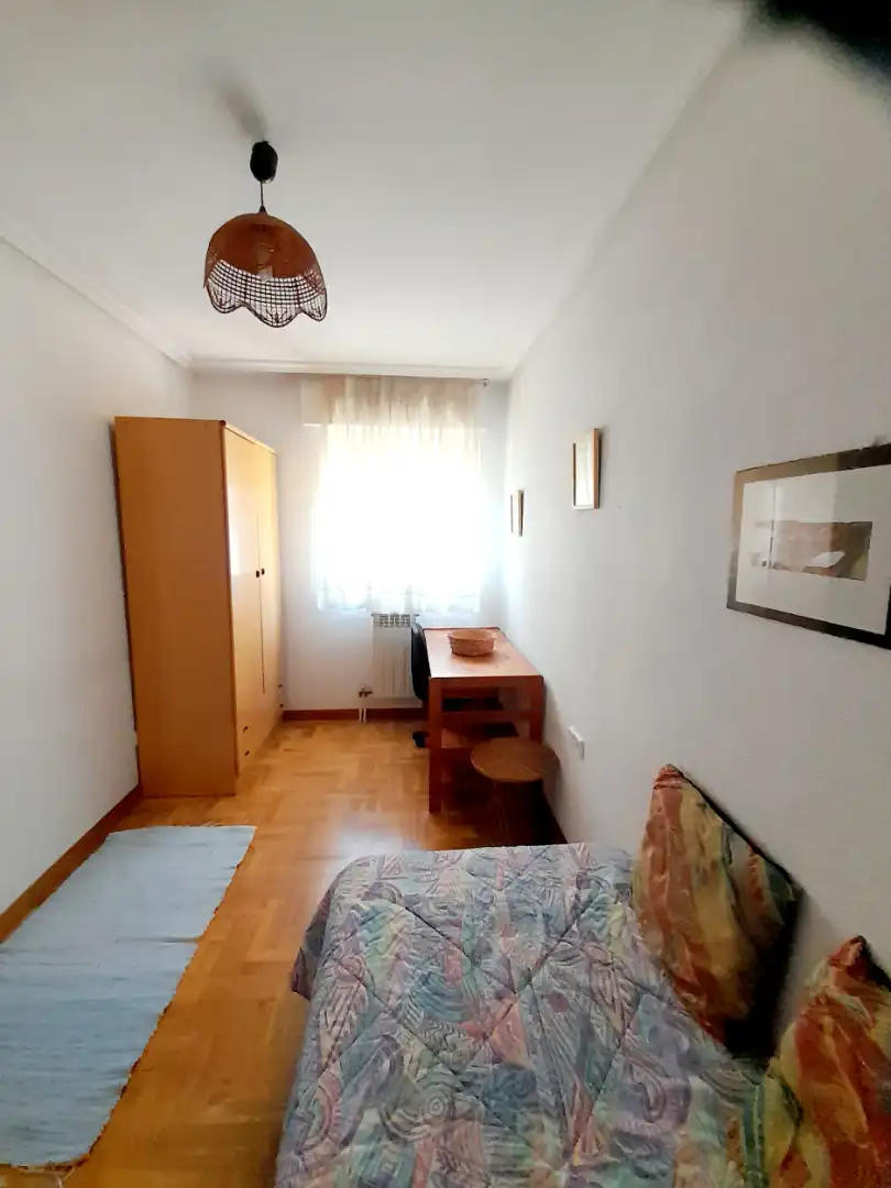 Dormitori de Apartament en venda en Salamanca amb Calefacció, Parquet i Moblat