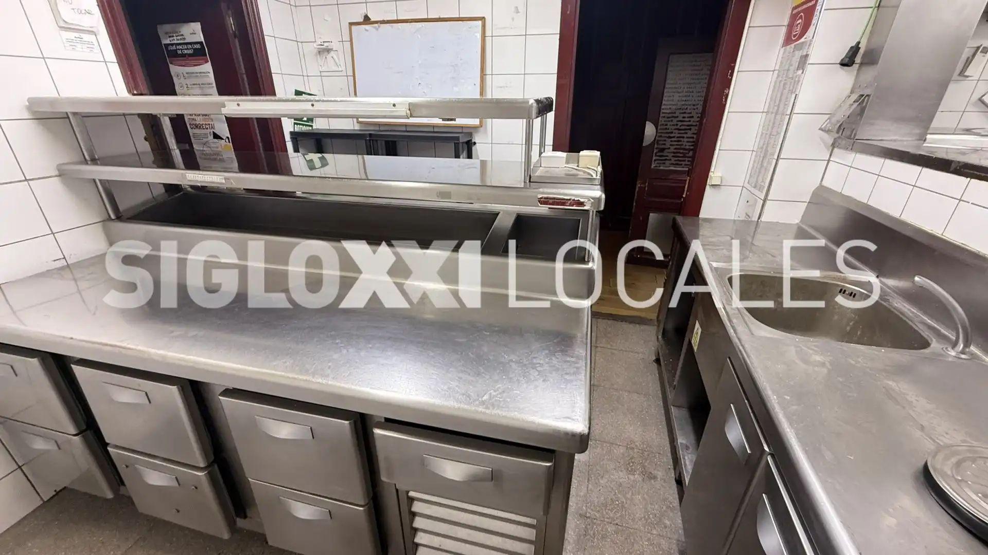 Cuina de Local de lloguer en Barcelona amb Aire condicionat