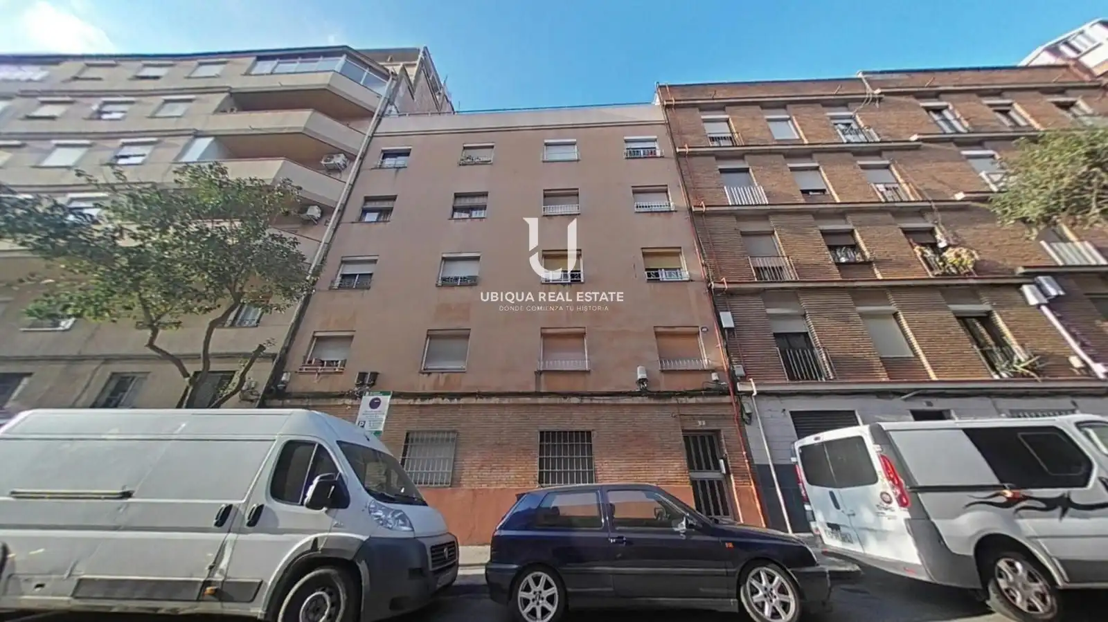 Exterior view of Flat for sale in L'Hospitalet de Llobregat  with Parquet flooring and Oven