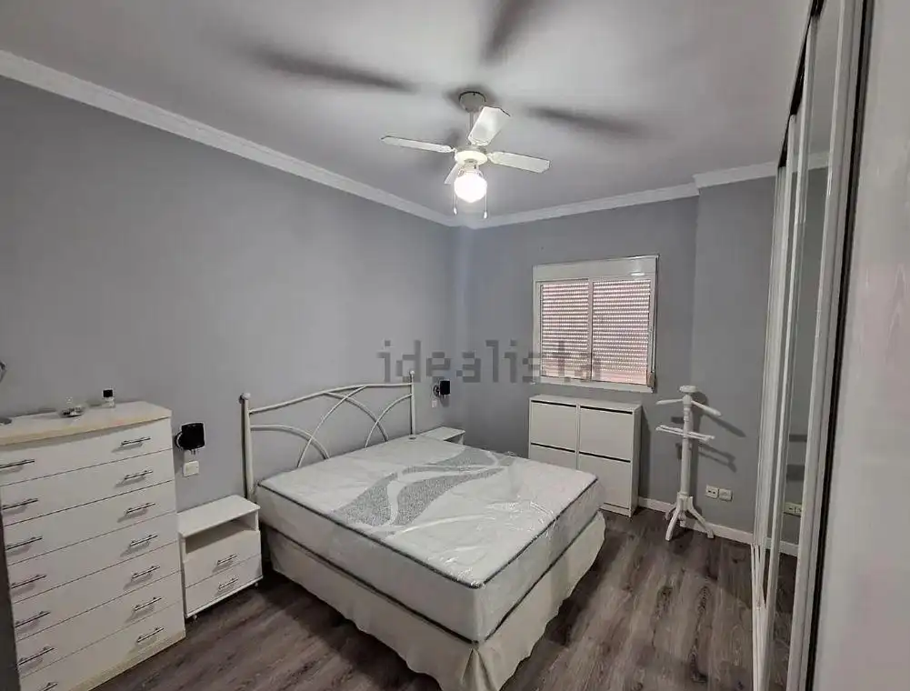 Habitación de Piso de alquiler en Sevilla con Aire acondicionado, Amueblado y Piscina comunitaria