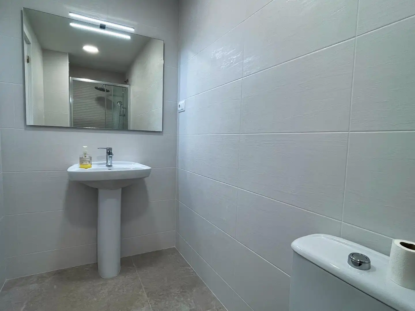 Bany de Pis en venda en Montcada i Reixac amb Aire condicionat, Calefacció i Terrassa