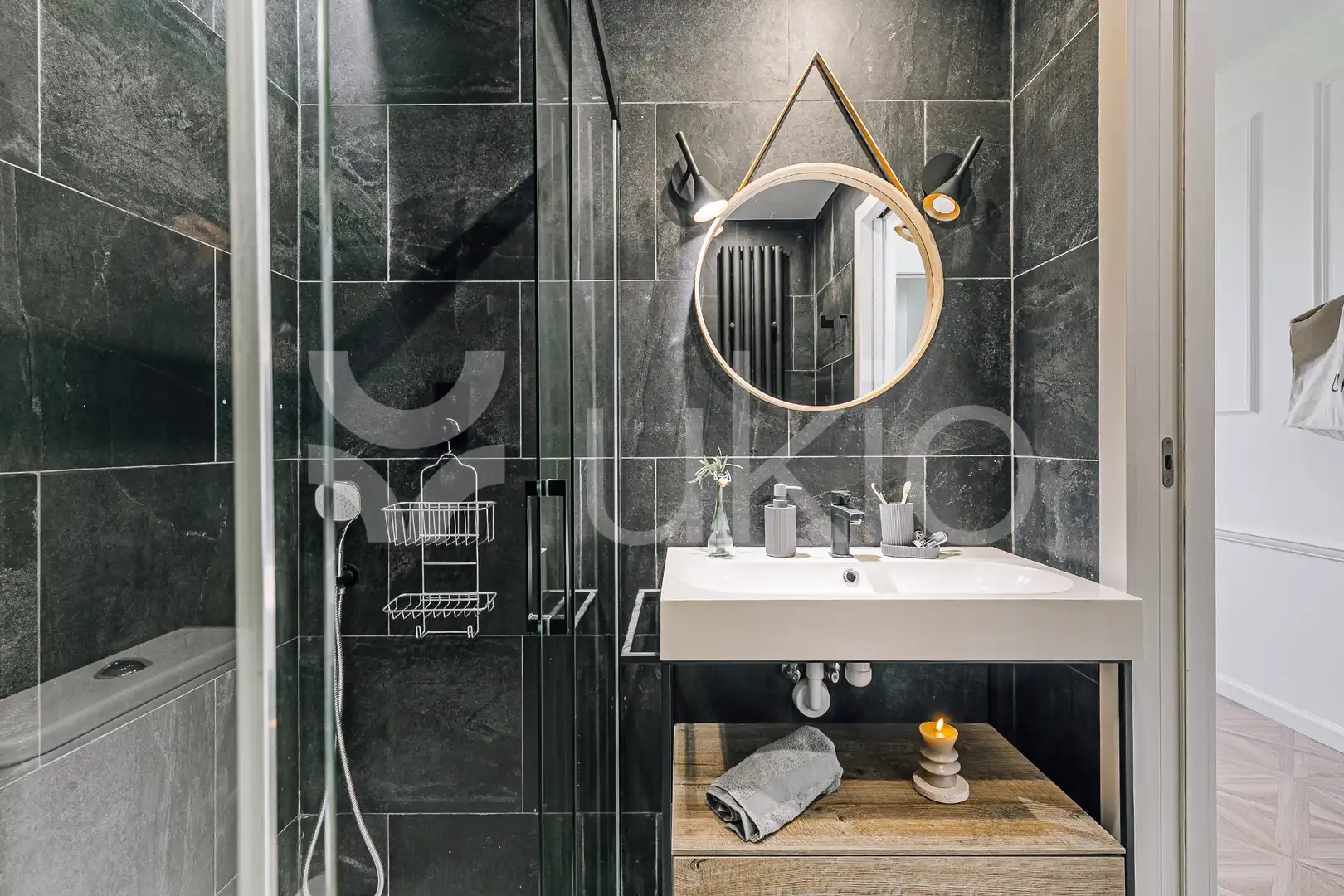 Bany de Apartament de lloguer en Barcelona amb Aire condicionat, Calefacció i Moblat