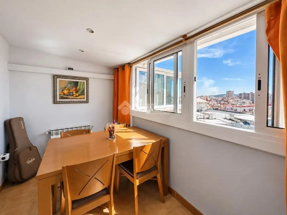 Vista exterior de Piso en venta en L'Hospitalet de Llobregat con Aire acondicionado y Terraza
