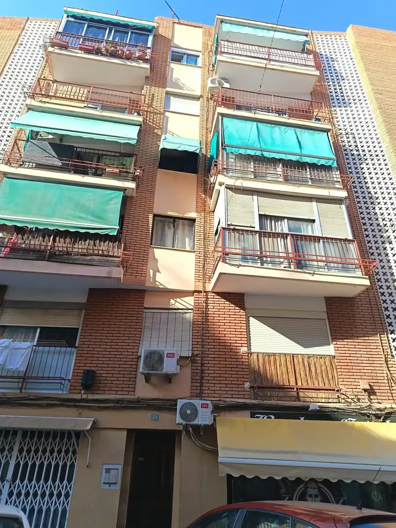 Vista exterior de Pis en venda en Alicante / Alacant amb Aire condicionat, Jardí privat i Terrassa